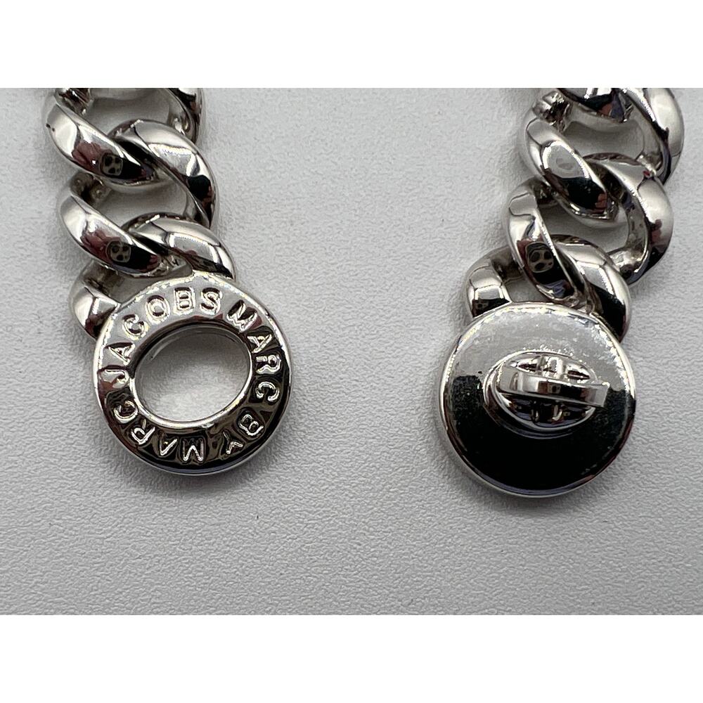 MARC JACOBS Katie Turnlock Bracelet Chunky Curb Chain Engraved Silver Tone 7" - Picture 5 of 13
